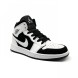 Женские кроссовки Nike Air Jordan 1 Mid Black/White